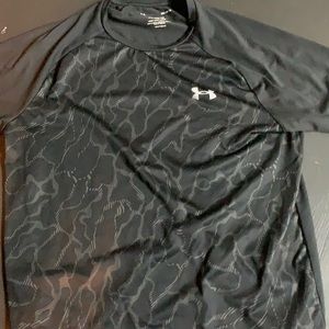 Under Armor men’s medium used —- great condition——- LIKE NEW